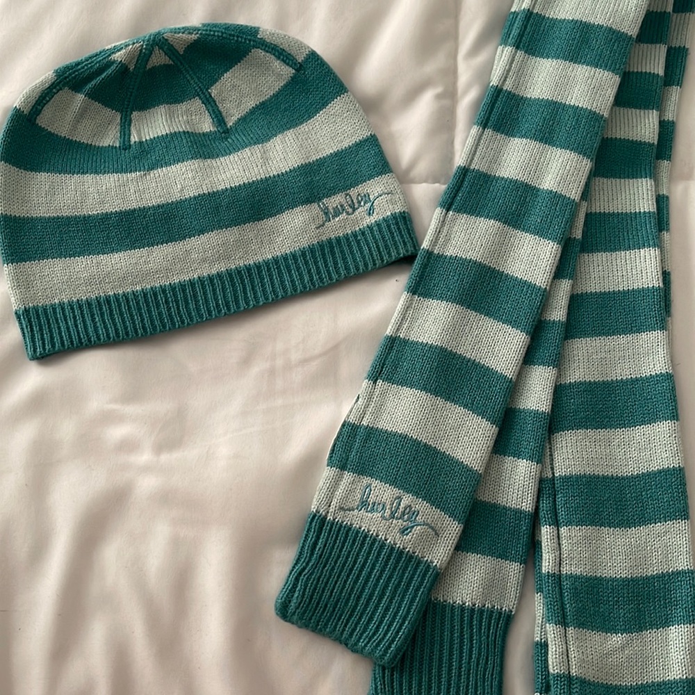 Hurley beanie and scarf set